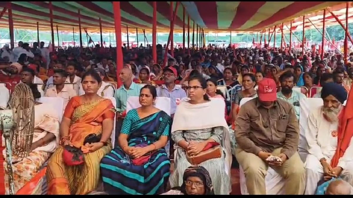 सासाराम में जल, जंगल और जमीन के मुद्दे पर उठी आवाज, किसान नेता बोले कॉरपोरेट कंपनियों के हाथों में जा रही हमारी भूमि