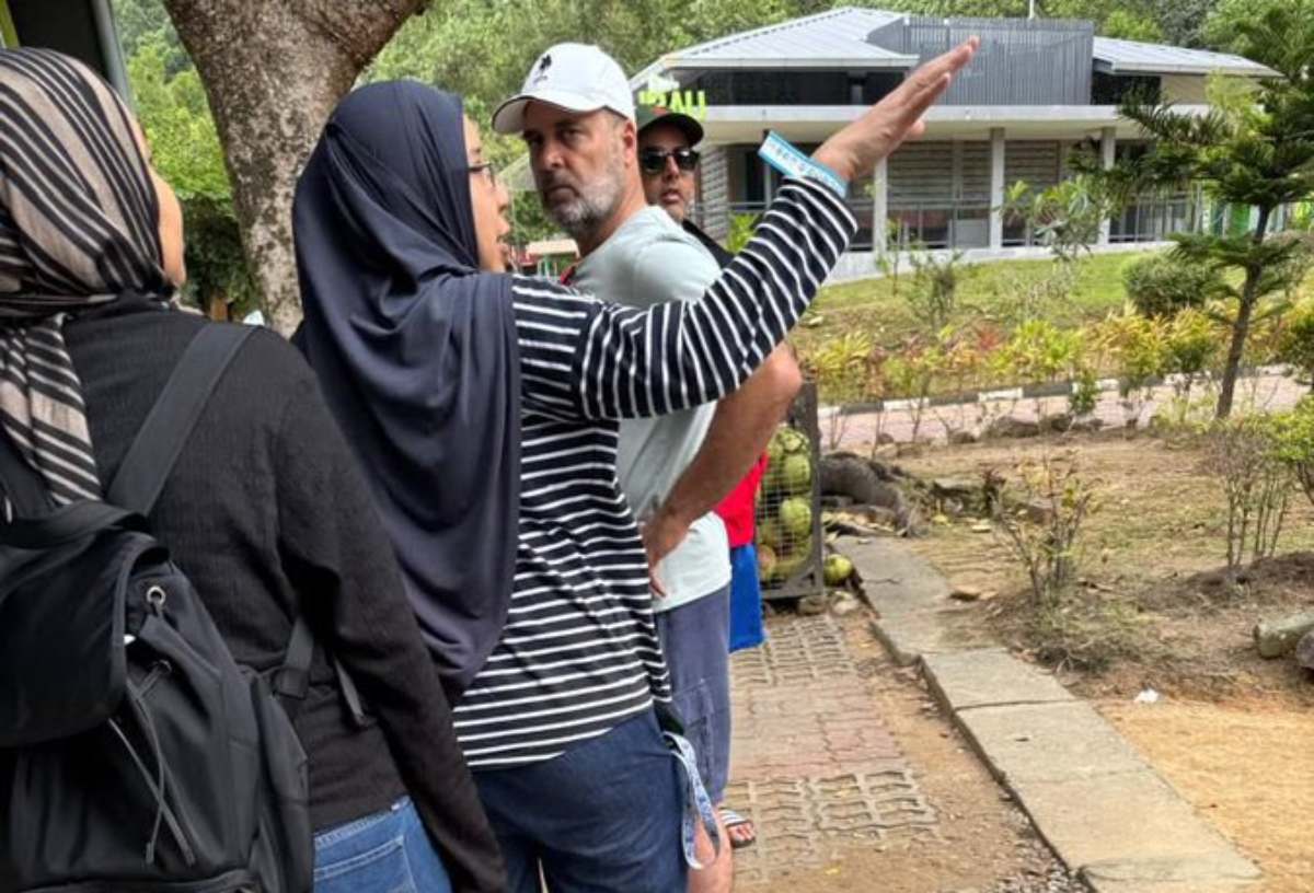 ‘बिहार की धूल झेली नहीं गई…’,राहुल गांधी वोटर अधिकार यात्रा खत्म होते ही मलेशिया पहुंचे, बीजेपी ने कसा तंज