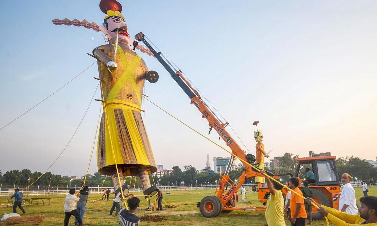 अमृतसर : दशहरे की तैयारियां जोरों पर, लंदन तक पहुंचा रावण का पुतला