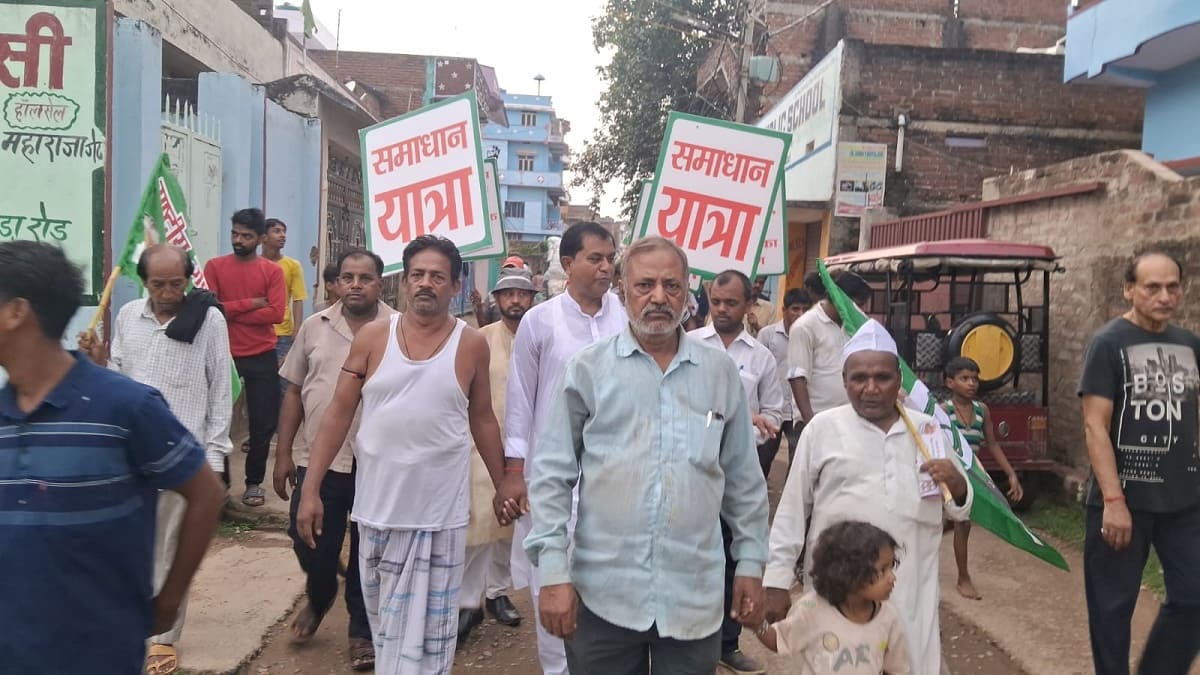 नालंदा में राजद नेता ने टूटी सड़कों और गंदगी पर सरकार को घेरा, बिहार शरीफ में निकली समाधान यात्रा, 20 वर्षों की नाकामी पर बोला हमला