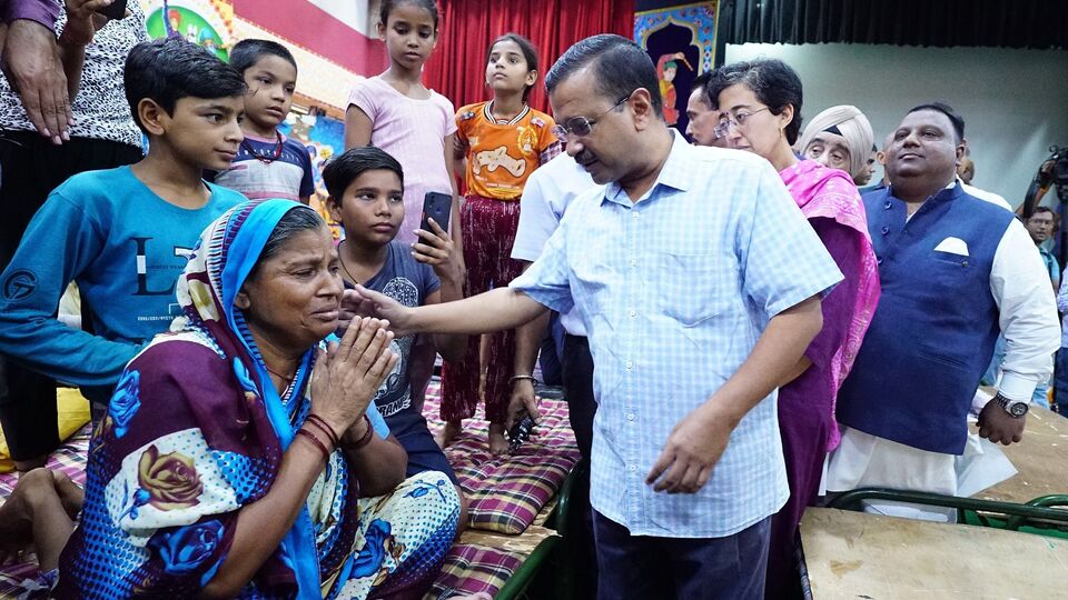 पंजाब बाढ़ : केजरीवाल के निर्देश पर दिल्ली से पहुंचेगी राहत सामग्री, रोज आएंगे ट्रक