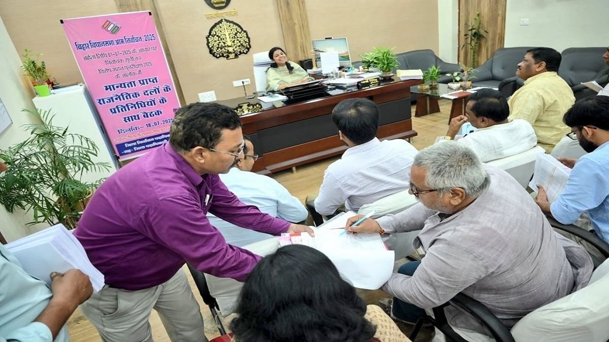 जानें बिहार में कब बजेगा चुनावी बिगुल, किस महीने में होगा पार्टियों का सीधा मुकाबला, इस बार NDA बनाम महागठबंधन के साथ जन सुराज भी मैदान में