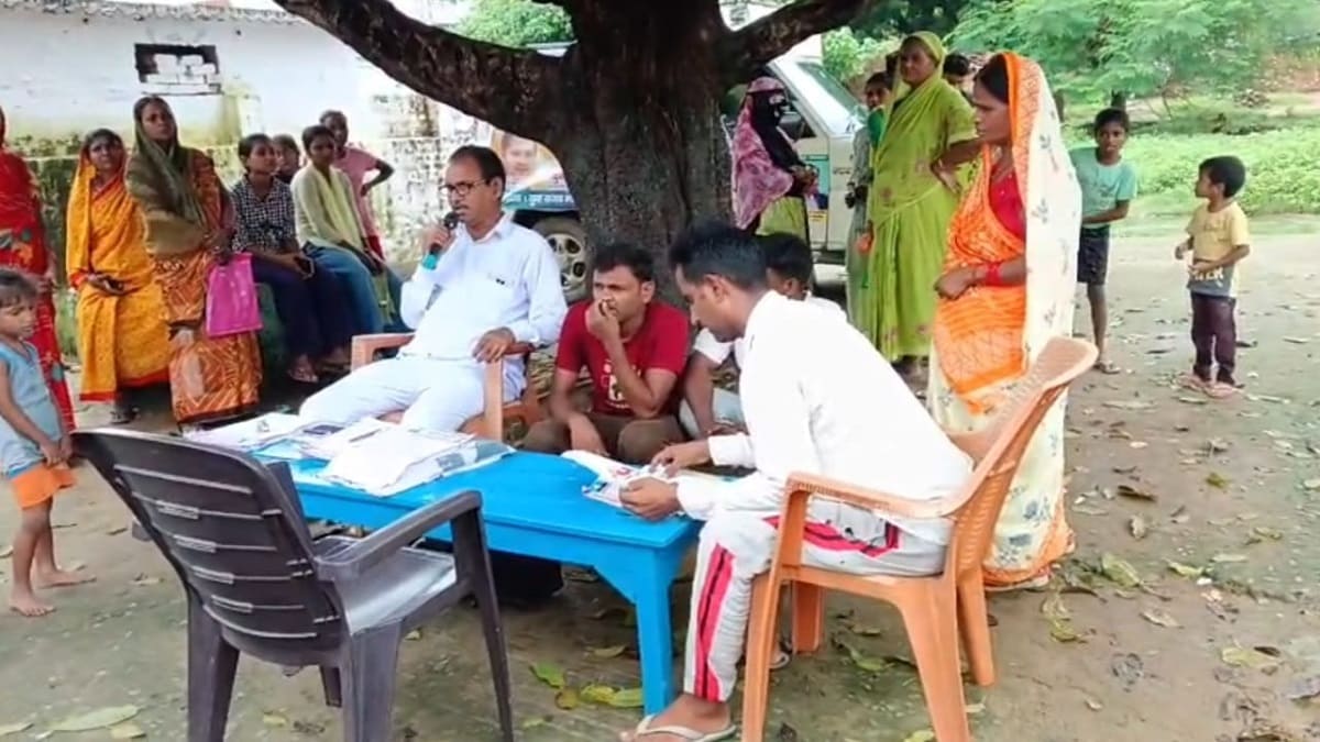 बड़हरा में ‘माई-बहन सम्मान योजना’ की जोरदार गूंज, अशोक सिंह की अगुवाई में चल रहा अभियान