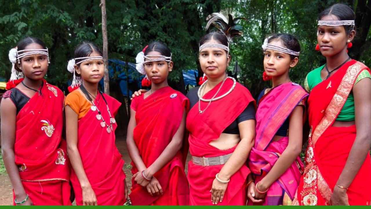 CG NEWS: युवाओं ने सीखी ‘तला कासरंग’ आभूषण निर्माण की पारंपरिक कला