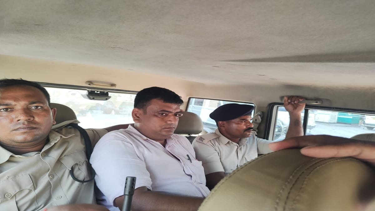 बेगूसराय में 10 हजार की रिश्वत लेते सहकारिता पदाधिकारी रंगेहाथ गिरफ्तार, जल्द होगी कानूनी कार्रवाई