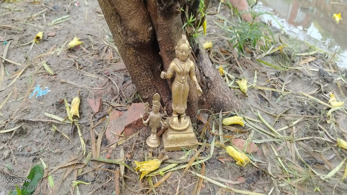 बेगूसराय में 9 महीने बाद चोरी हुई भगवान की मूर्तियां अचानक हुई प्रकट, अब पुलिस के इस कारनामे से छिड़ा नया विवाद, जानें क्या है पूरा मामला