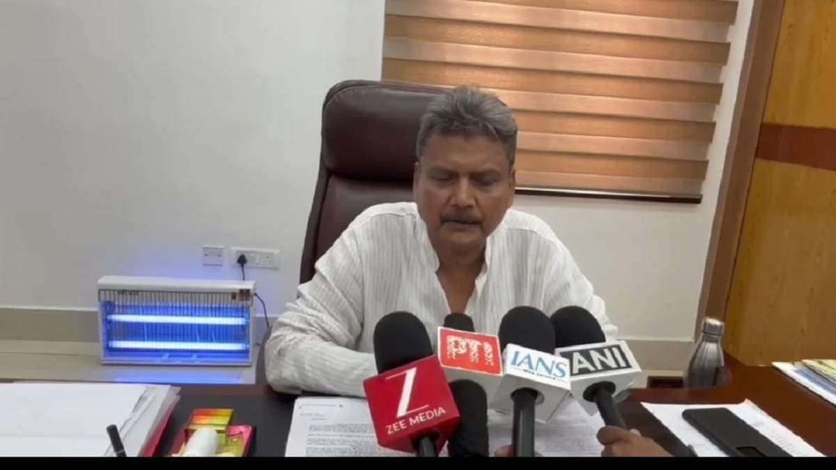 अभ्यर्थियों ने सरकार से 1.20 लाख पदों पर भर्ती की मांग, नहीं तो आंदोलन की चेतावनी, मंत्री बोले TRE-4 अंत नहीं, नई नियुक्तियां लगातार रहेंगी जारी