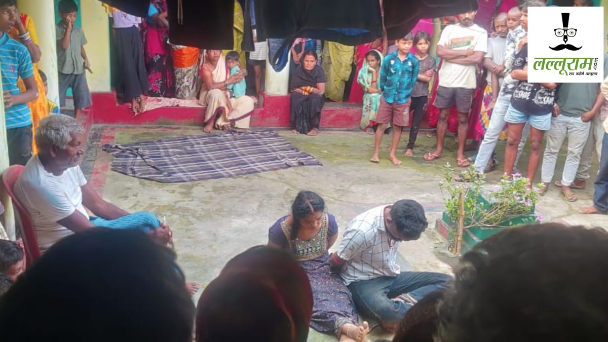 CG News : आधी रात शादीशुदा गर्लफ्रेंड से मिलने पहुंचा बॉयफ्रेंड, भनक लगने पर ससुराल वालों ने पकड़ा, हाथ-पैर बांधकर की पिटाई