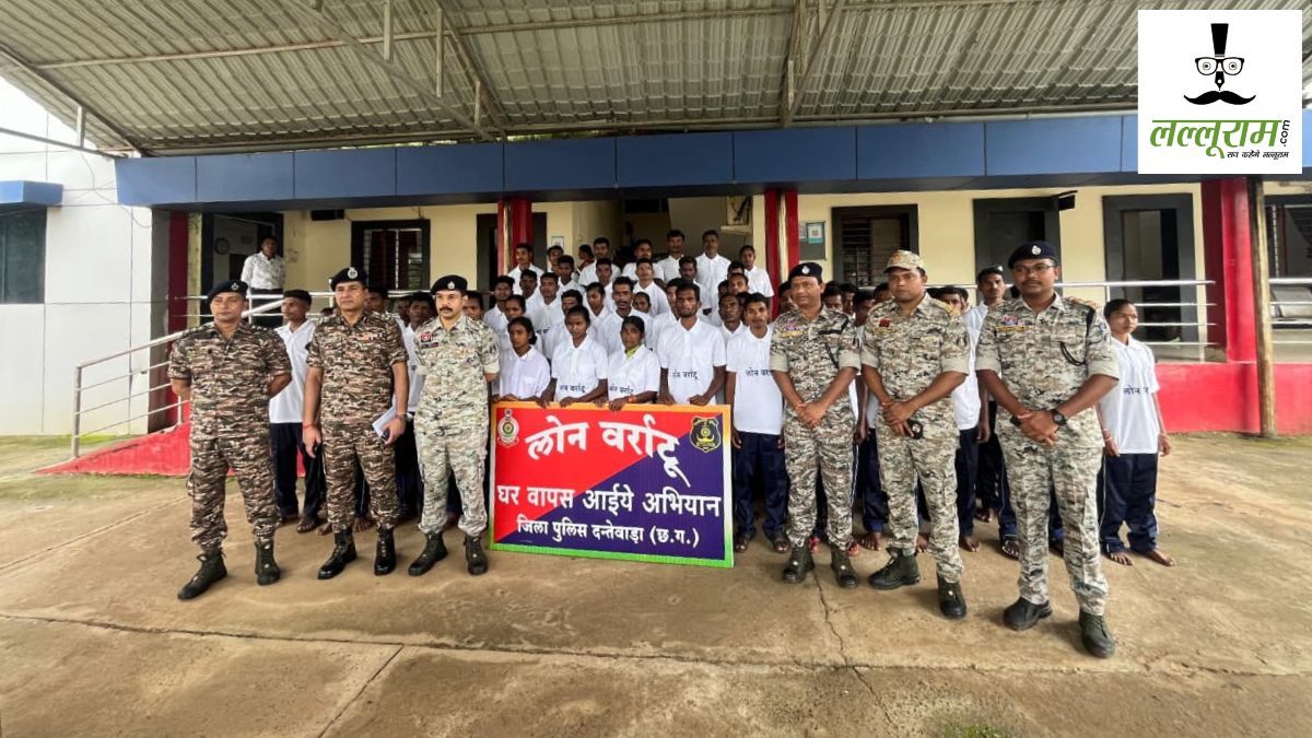 अबतक का सबसे बड़ा आत्मसमर्पण : 71 नक्सलियों ने डाले हथियार, हिंसा का रास्ता छोड़ मुख्य धारा में लौटे, 64 लाख का था ईनाम 