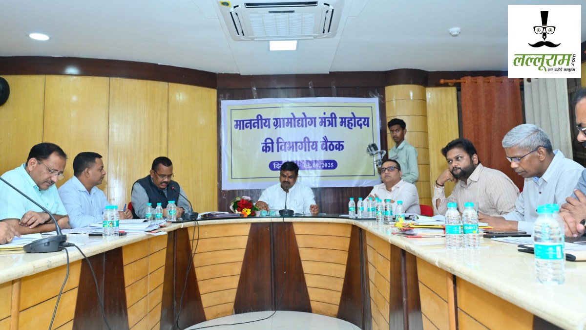 कारीगरों को मिलेगा नया बाजार : छत्तीसगढ़ में बनेगा शिल्प ग्राम और शिल्प नगरी, मंत्री यादव ने कहा – ग्रामोद्योग से गांव-गांव में रोजगार का होगा विस्तार