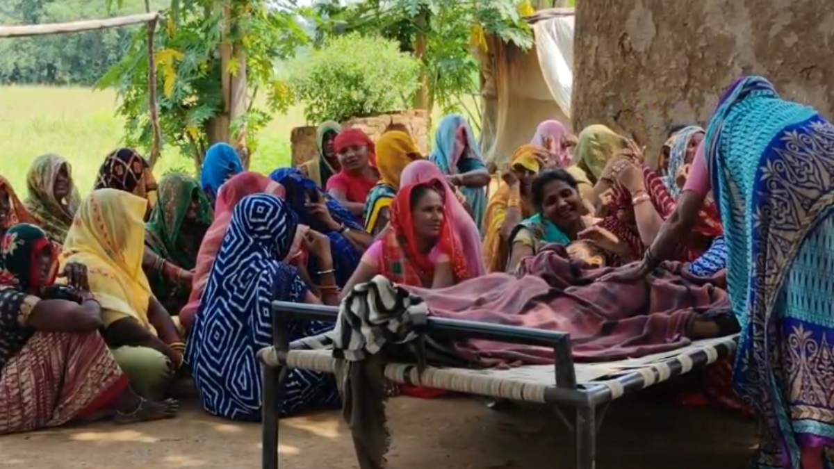 कर्ज से परेशान किसान परिवार ने खाया जहर: पिता और 4 वर्षीय बेटे की मौत, पत्नी और बड़े बेटे की हालत नाजुक 