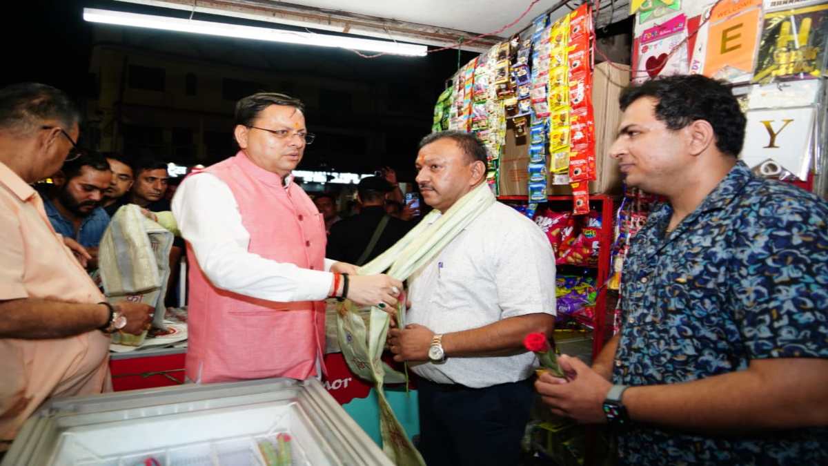 Dehradun News: व्यापारियों के बीच पहुंचे CM धामी, नए GST स्लैब के बारे में लिया सुझाव