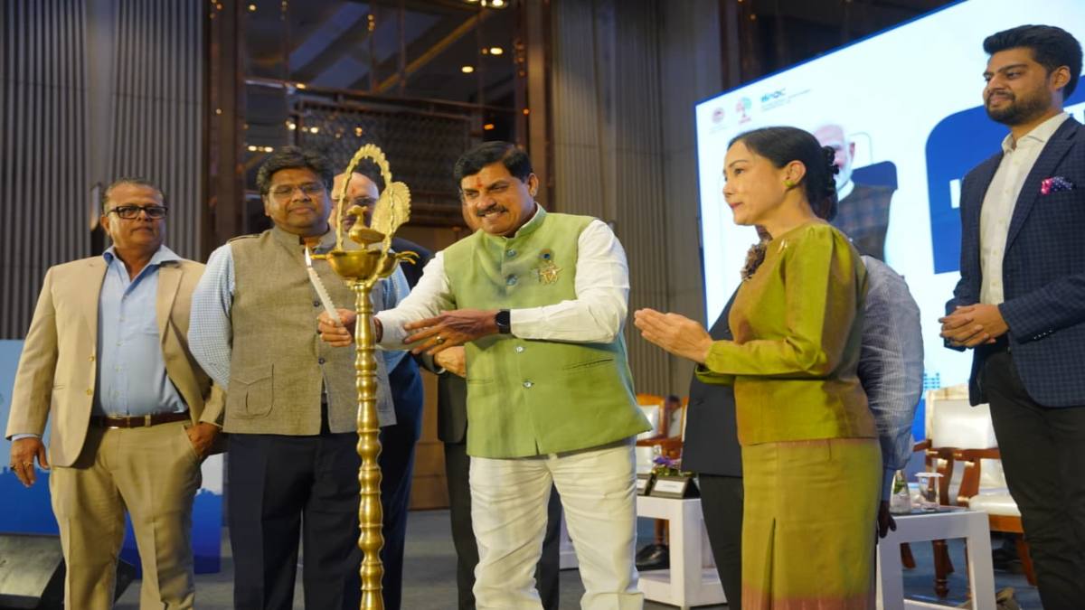 मुख्यमंत्री डॉ. मोहन यादव ने कोलकाता में निवेश संभावनाओं पर की चर्चा, स्वदेशी और सुशासन पर दिया जोर, इंटरेक्टिव सेशन को किया संबोधित  