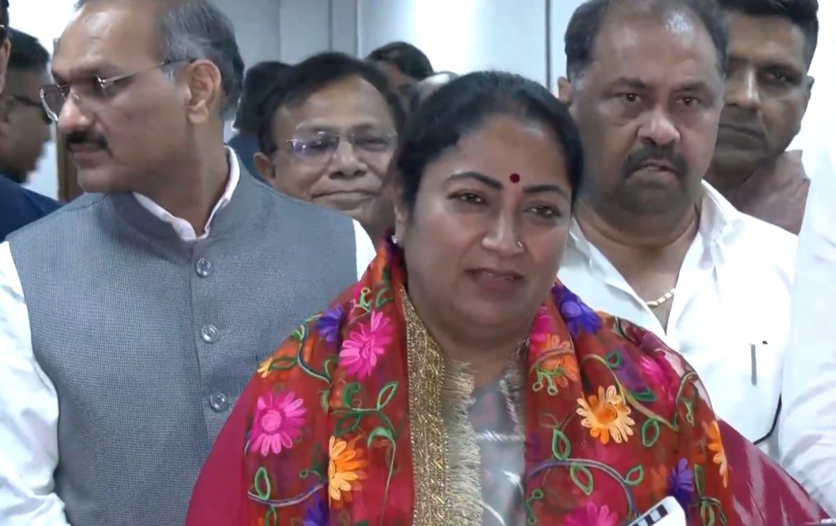 फ्री बिजली, सिंगल-विंडो से NOC… दुर्गा पंडाल समितियों और रामलीला के लिए CM रेखा गुप्ता का बड़ा ऐलान