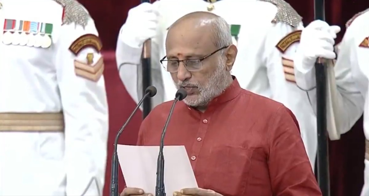 सीपी राधाकृष्णन भारत के 15वें उपराष्ट्रपति बने, राष्ट्रपति द्रौपदी मुर्मू ने दिलाई शपथ, PM मोदी-जगदीप धनखड़ भी रहे मौजूद