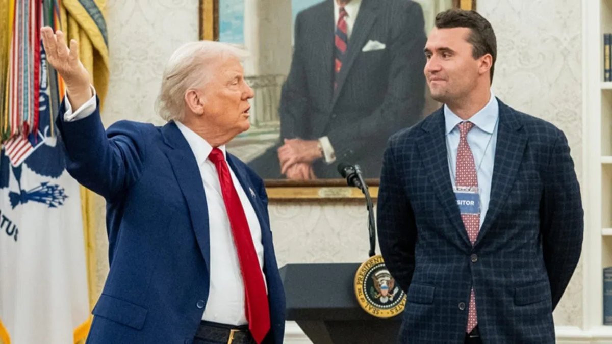 Charlie Kirk Murder Video: ट्रंप के करीबी चार्ली किर्क की गोली मारकर हत्या, यूनिवर्सिटी प्रोग्राम में गर्दन पर गोली मारी, अमेरिका में चार दिन राष्ट्रीय शोक का ऐलान
