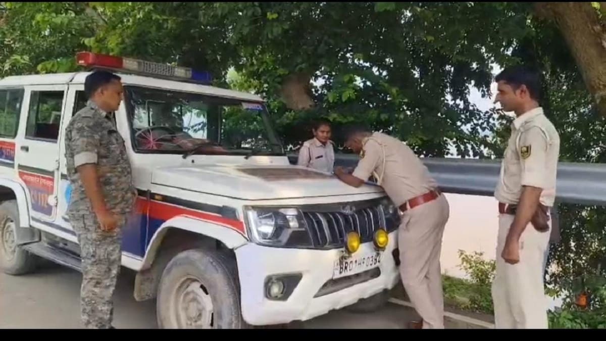 नदी के किनारे मिला बच्चे का नग्न शव, पुलिस ने शुरू की जांच, नहीं हुई पहचान, अंधिकारियों ने लोगों से की अपील