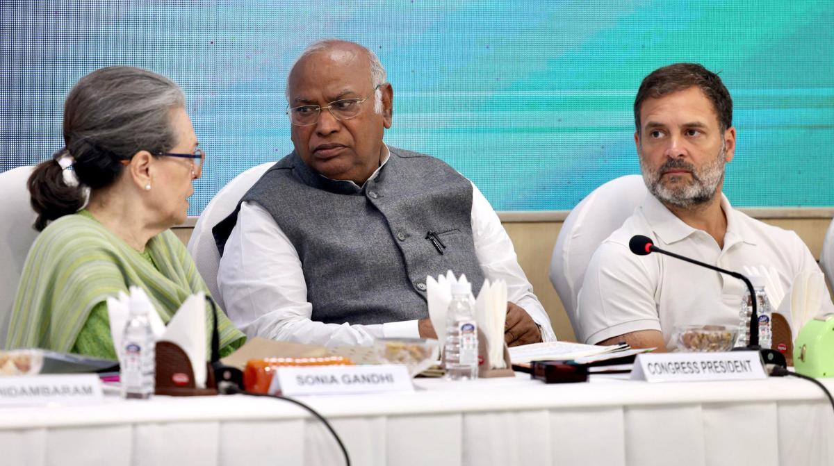 बिहार की धरती से राहुल गांधी को ‘जननायक’ बनाने की रणनीति! आजादी के बाद पहली बार Bihar में कांग्रेस कार्यसमिति की बैठक कल, जानें इस बैठक के मायने
