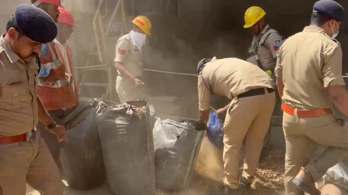 नीमच में 8 करोड़ का 15 टन अवैध मादक पदार्थों का जखीरा खाक: उज्जैन जोन के 7 जिलों की बड़ी कार्रवाई में जब्त हुआ था मादक पदार्थ, 2 डीआईजी और 4 जिलों के एसपी रहे मौजूद