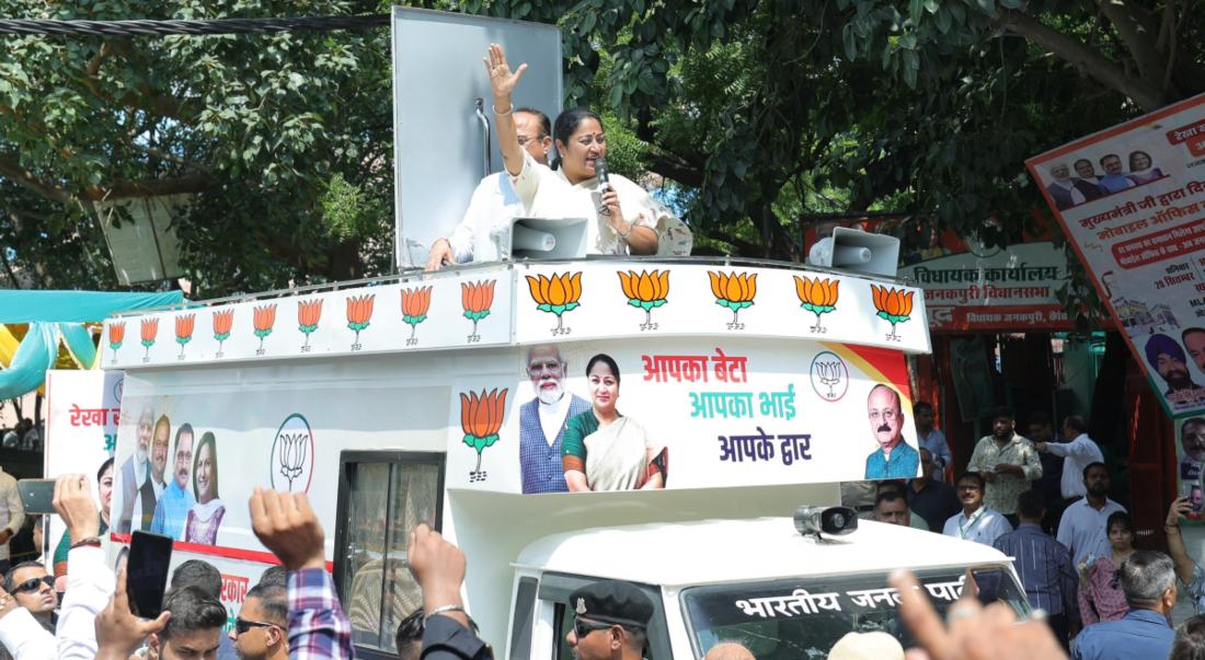 दिल्ली में अब घर पर ही होगा हर समस्या का हल, CM रेखा गुप्ता ने दिल्ली के पहले मोबाइल ऑफिस का किया उद्घाटन