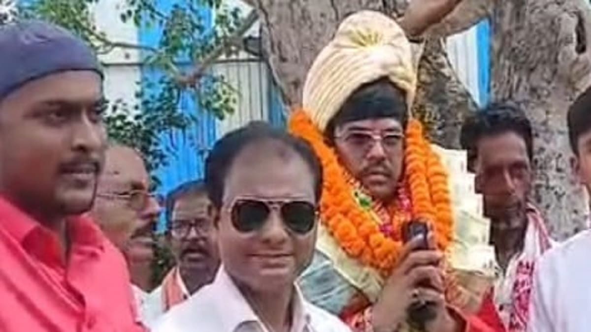 भारत माता की जय के नारों के बीच डॉ. एल. बी. सिंह का जोरदार स्वागत, समाजसेवा में उत्कृष्ट योगदान के लिए भव्य सम्मान समारोह