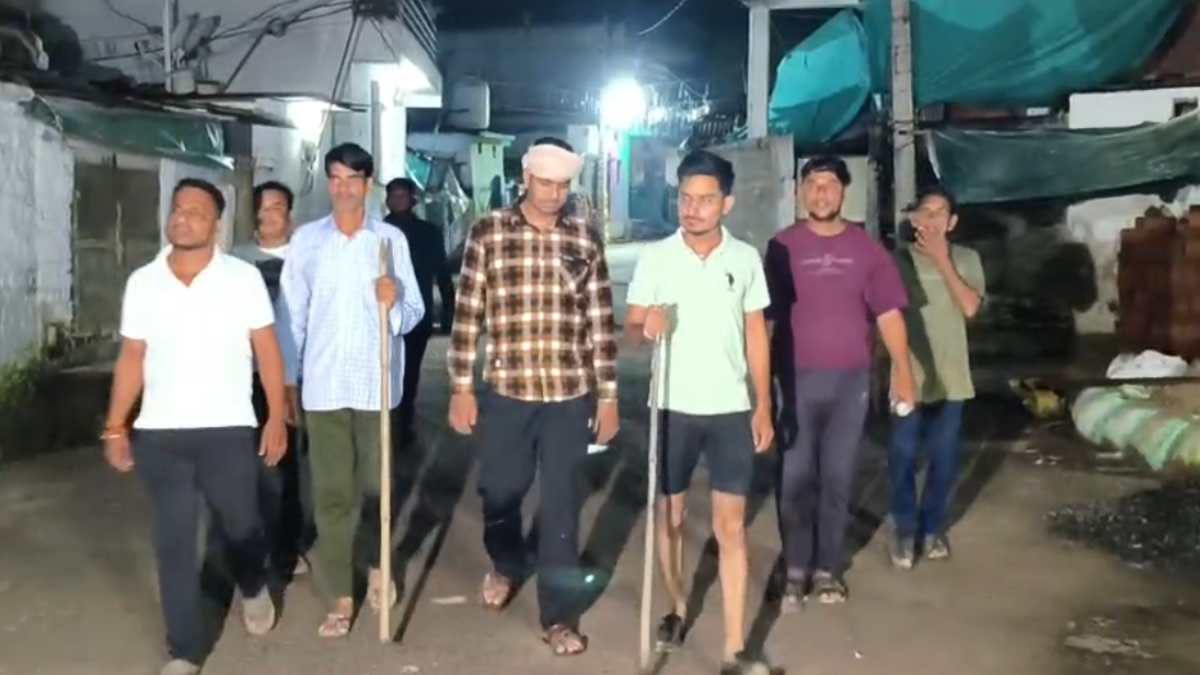 पुलिस प्रशासन से उठता विश्वास: यहां चोरी की वारदातों से परेशान ग्रामीणों ने उठाया खुद ही सुरक्षा का बीड़ा, अब रात्रि में दे रहे पहरा 