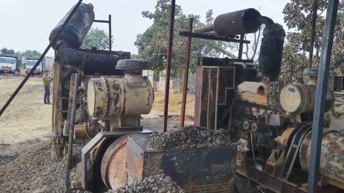 सीधी के हर्दी में सड़क हादसे से बवाल: भीड़ ने स्टोन क्रेशर पर बोला धावा, आगजनी में करोड़ों का नुकसान, कर्मचारियों- पुलिस पर हमला, मैनेजर और एक पुलिसकर्मी घायल