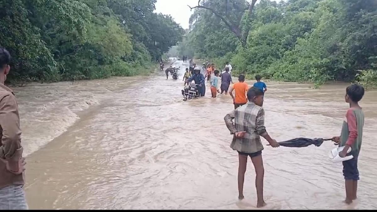 बिहार में बारिश का यलो अलर्ट कोसी में उफान, 32 जिलों में भारी से मध्यम बारिश की चेतावनी