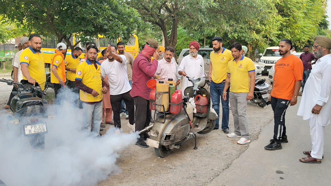 गली-गली तक पहुंचा सैनिटाइजेशन अभियान, शिक्षा मंत्री हरजोत सिंह बैंस ने खुद संभाली कमान