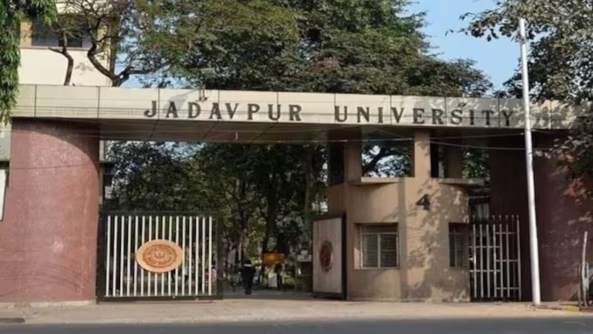 जादवपुर यूनिवर्सिटी में छात्रा की मौत; तालाब में मिला शव, मचा हड़कंप