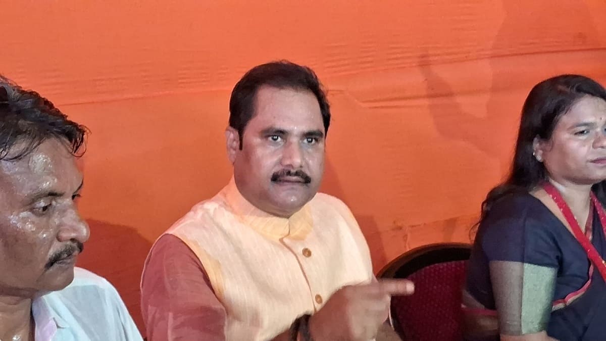 महागठबंधन के नेताओं पर हमला, जनक राम बोले-बिहारियों को अपमानित करने का किया काम, सुप्रिया श्रीनेत पर भी भड़के