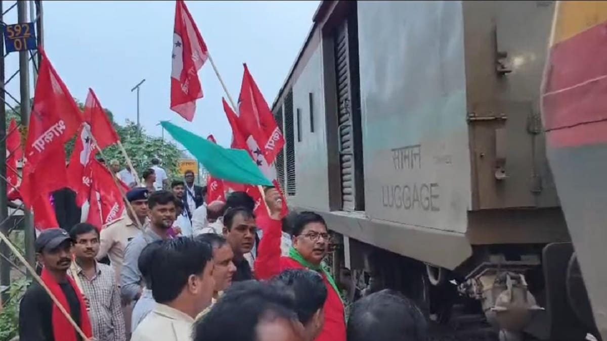 आरा से जयनगर इंटरसिटी एक्सप्रेस की शुरुआत, सांसद सुदामा प्रसाद ने दिखाई हरी झंडी