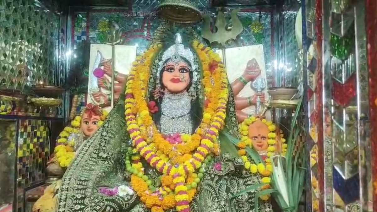 Shardiya Navratri 2025: महिषासुर मर्दिनी मंदिर जहां दिन में तीन बार रूप बदलती हैं माता, संतान सुख देने वाली माई के रूप में है प्रसिद्ध