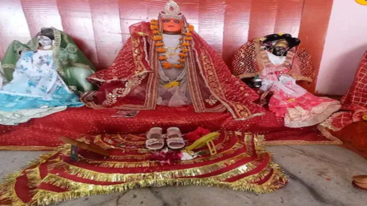 Shardiya Navratri 2025: एमपी में स्थित है देवी का एक ऐसा मंदिर, जहां मन्नत पूरी होने पर चढ़ाये जाते हैं जूते-चप्पल, जानें क्या है पौराणिक मान्यता
