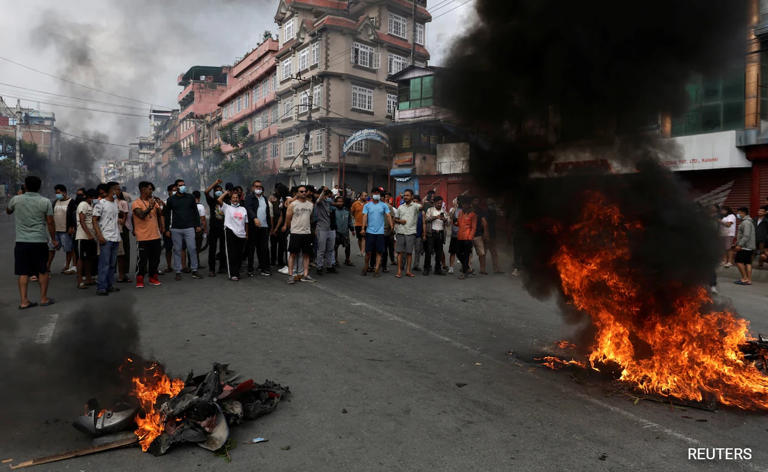 नेपाल में फंसे पंजाब के कई लोग, दहशत का माहौल
