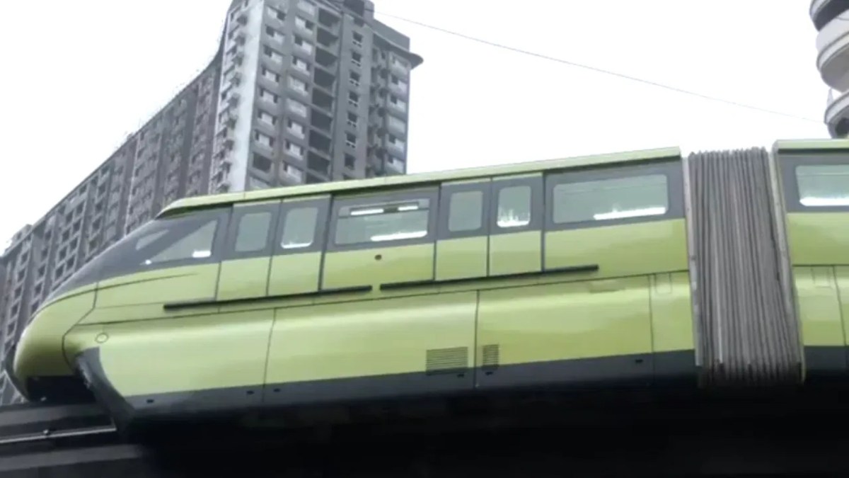 Mumbai Monorail: मुंबई में भारी बारिश के बीच तकनीकी खराबी से अचानक रुकी मोनोरेल, यात्रियों को बाहर निकालने के लिए बुलानी पड़ी फायर ब्रिगेड की गाड़ियां, देखें वीडियो