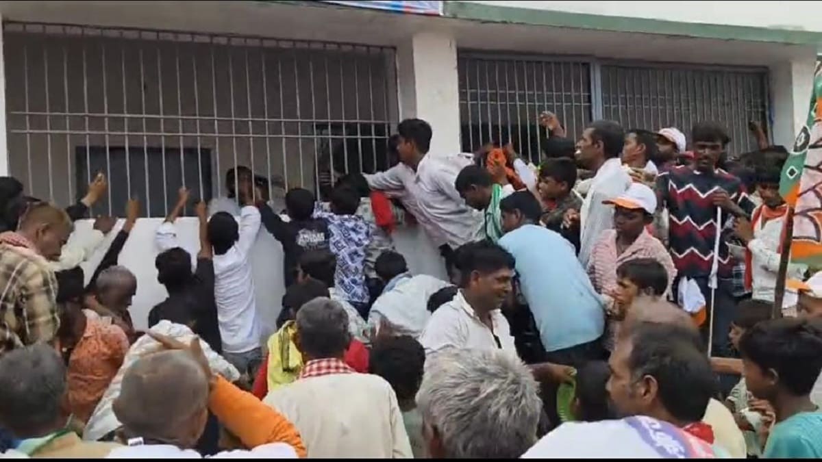 दिनारा में NDA कार्यकर्ता सम्मेलन, मंच पर सियासी तंज, पंडाल में धक्कामुक्की