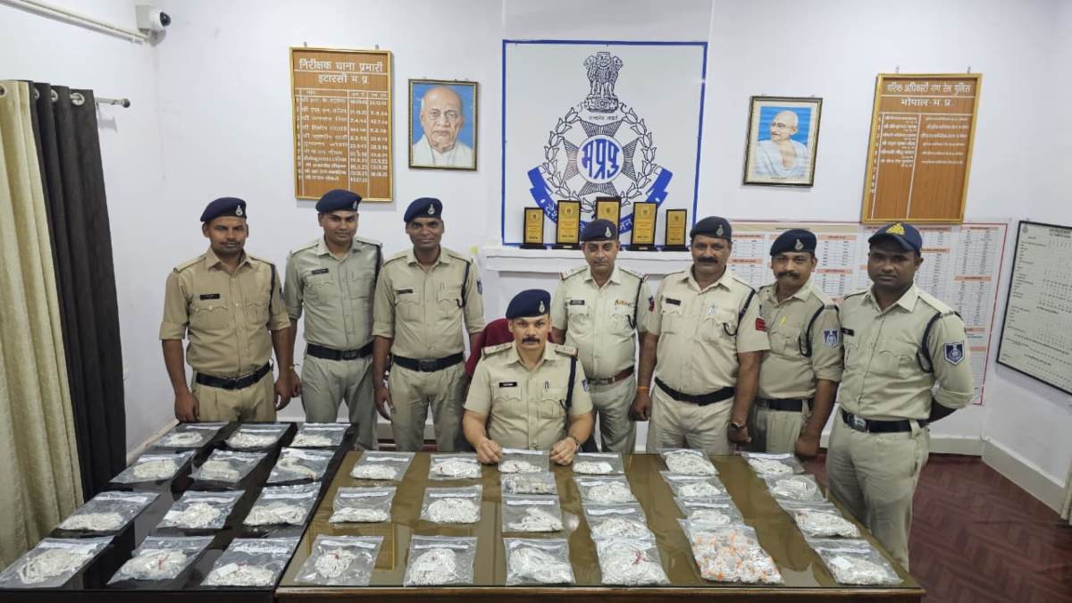 GRP पुलिस का बड़ा एक्शन: चांदी के आभूषणों से भरा बैग पकड़ा, चौका देगी कीमत 