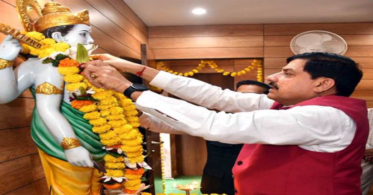 National Ayurveda Day: सीएम डॉ मोहन ने की आरोग्य के देवता ‘भगवान धन्वंतरि जी’ की पूजा, प्रदेशवासियों के स्वास्थ्य लाभ की कामना की