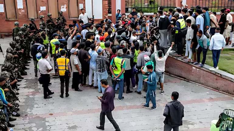 नेपाल में अंतरिम पीएम को लेकर Gen-Z प्रदर्शनकारियों में झड़प: एक गुट बोला- सुशीला कार्की भारत समर्थक, हमें मंजूर नहीं..