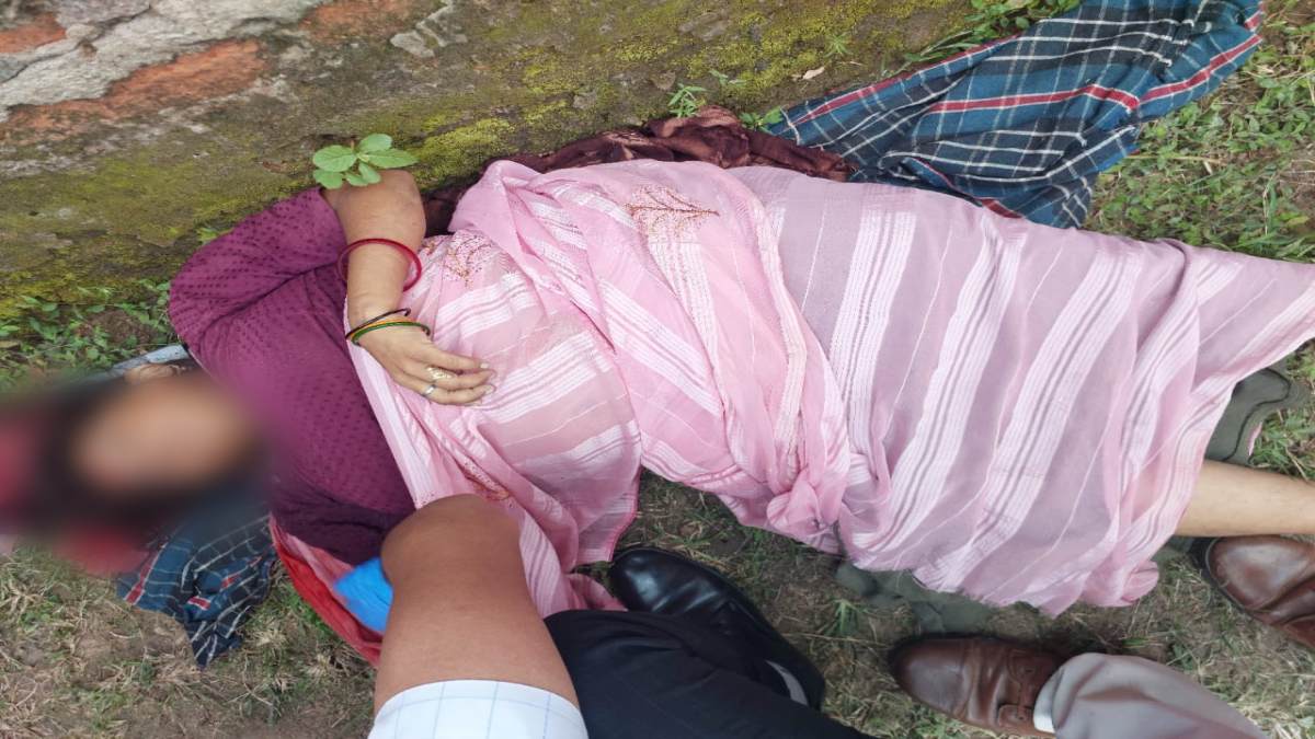 भतीजे ने की चाची की हत्या: पूजा के दौरान कुल्हाड़ी से वार कर उतारा मौत के घाट, खून से सना मंदिर