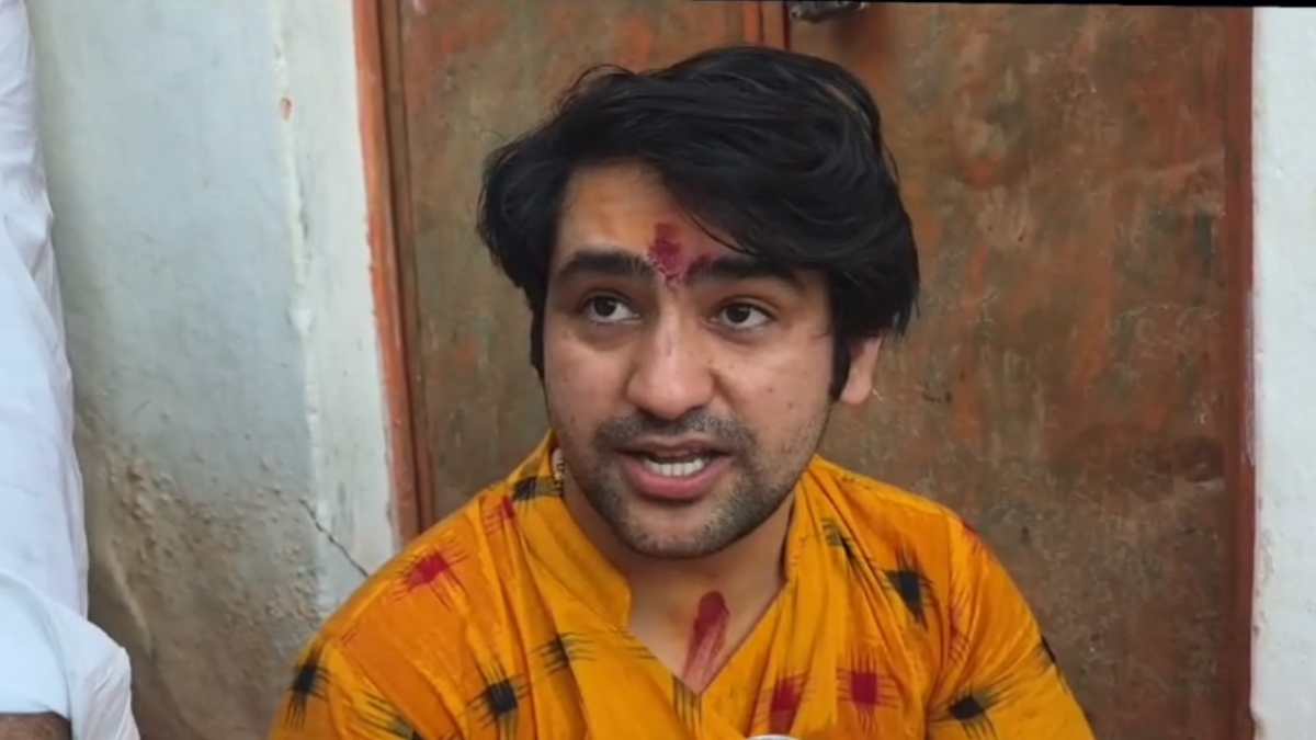 गरबा में मुस्लिमों की ‘नो एंट्री’ विवाद पर बागेश्वर बाबा का बड़ा बयान: धीरेंद्र शास्त्री बोले- ‘हिंदू हज नहीं जाते, तो वे गरबा में न आएं; पंडालों पर रखा जाए गोमूत्र  