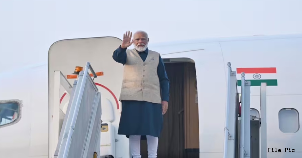 इंदौर पहुंचे प्रधानमंत्री नरेंद्र मोदी: एयरपोर्ट पर बीजेपी नेताओं ने किया स्वागत, धार में पीएम मित्र पार्क की रखेंगे आधारशिला