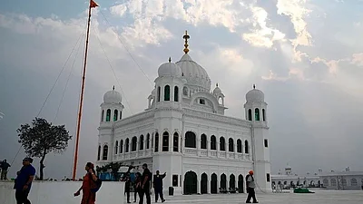 पाकिस्तान स्थित ऐतिहासिक श्री करतारपुर साहिब गुरुद्वारा को आम श्रद्धालुओं के लिए एक बार फिर खुला, भारतीयों के लिए अब भी पाबंदी
