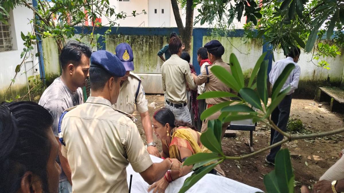 हवलदार की हार्ट अटैक से मौत: ड्यूटी के दौरान जिला अस्पताल में तोड़ा दम, परिवार पर टूटा दुखों का पहाड़ 