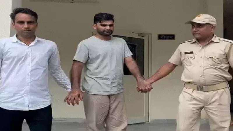 Rajasthan News: चपरासी भर्ती परीक्षा में स्मार्ट वॉच से नकल करते पकड़ाया इंजीनियर