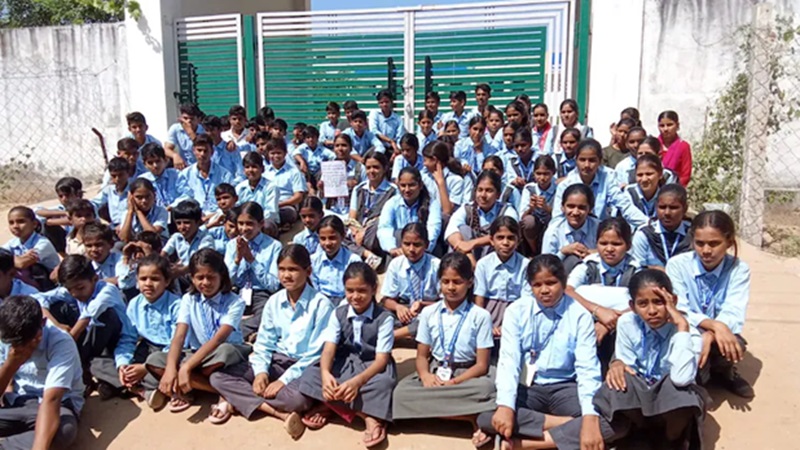 Rajasthan News: प्रिंसिपल के ट्रांसफर के विरोध में स्कूल पर ताला, 7 दिन से धरने पर बैठे ग्रामीण और छात्र