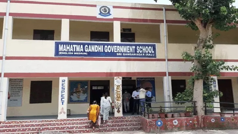 Rajasthan News: राजस्थान के इंग्लिश मीडियम स्कूलों में अब हिंदी में भी पढ़ाई, 27 जिलों के 98 महात्मा गांधी स्कूलों में नई व्यवस्था लागू
