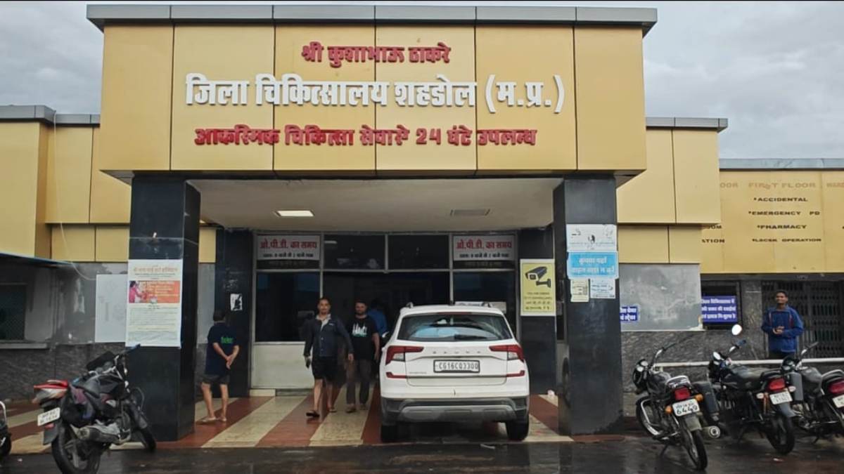 अस्पताल में अमानवीय व्यवहार: प्रसव पीड़ा से कराह रही महिला और उसके परिजनों को अपमानित कर निकाला, डॉक्टर-नर्स पर गंभीर आरोप, तीन सदस्यीय जांच टीम गठित  