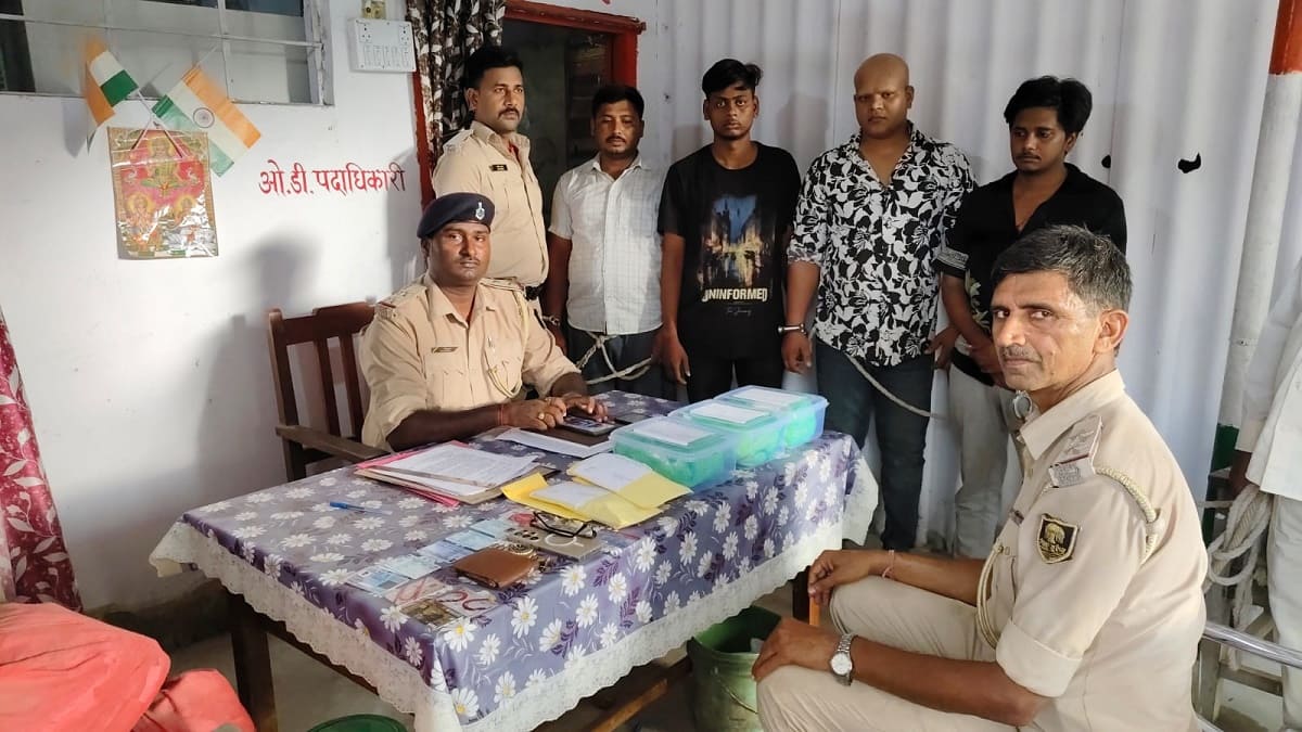 भोजपुर पुलिस को मिली बड़ी सफलता, तीन किलो स्मैक के साथ चार तस्कर पकड़ाए, SUV समेत कई दस्तावेज जब्त